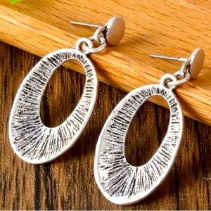 1 pair of Earrings & 1 necklace silver plated for daily wear - women